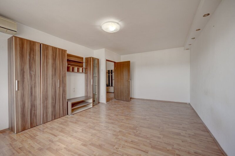 Lujerului -Garsoniera - decomandata -  Teatrul Masca